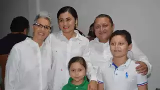 Federica Quijano estuvo acompañada de cerca de 200 personas en su casa enlace en Mérida