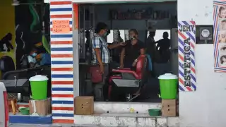 Eva se encuentra preocupada pues los clientes son cada vez más escasos Foto: José Pacheco