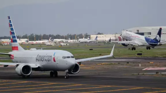 Aviones en el AICM