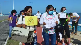 La caminata del grupo rescatista inició en el Asta Bandera y terminó en el parador turístico del Malecón de Campeche