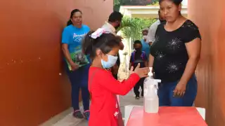 Una maestra dio positivo a coronavirus