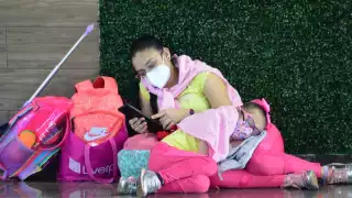 Pasajeros tuvieron que esperar hasta en el suelo para poder abordar el avión