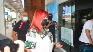 La Gobernadora llegó al aeropuerto de Campeche donde abordará un vuelo a la Ciudad de México