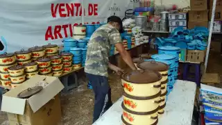 Los comerciantes aseguraron que sólo se permitirá un aforo máximo de 10 personas por puesto Foto: Alan Gómez