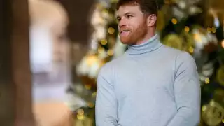 El boxeador sorprendió a los niños del DIF Nuevo León con un camión repleto de juguetes