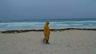 El fenómeno se encuentra a 585 kilómetros al este-sureste de las costas de Quintana Roo. Foto: Por Esto!