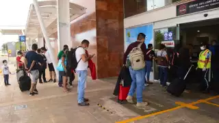 Los pasajeros debieron llegar dos horas antes para realizar el trámite necesario, pero no fue así
