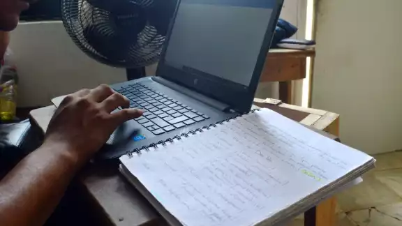 Durante esta semana se buscará un asesión para cambiar la desición del egreso a clases presenciales Durante esta semana se buscará un asesión para cambiar la desición del egreso a clases presenciales