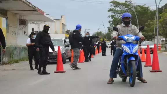 Policías realizan operativo preventivo en Campeche Policías realizan operativo preventivo en Campeche