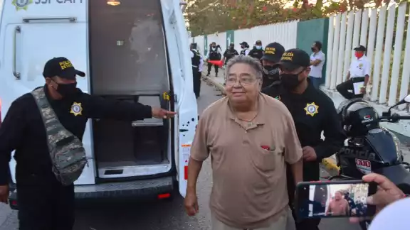 El exfuncionario fue trasladado a los separos El exfuncionario fue trasladado a los separos
