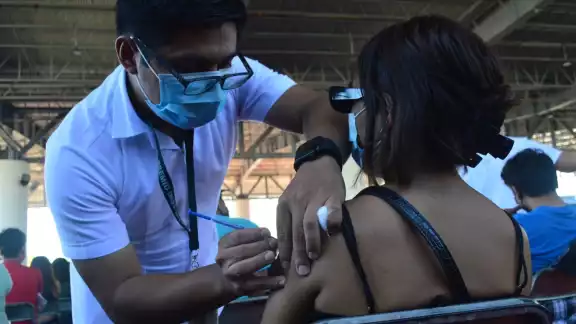 Al menos mil personas han acudido a vacunarse Al menos mil personas han acudido a vacunarse
