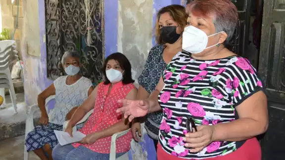 Vecinos aseguran que de no corregir los apagones dejarán de pagar el servicio y recibirán con machete en mano a quienes acuden a cortar el servicio Vecinos aseguran que de no corregir los apagones dejarán de pagar el servicio y recibirán con machete en mano a quienes acuden a cortar el servicio