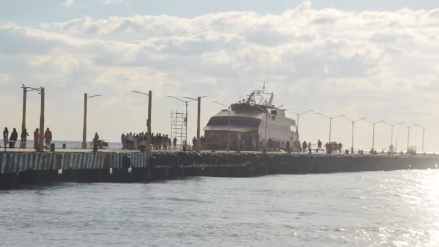 Los turistas, nacionales y extranjeros no respetaron la sana distancia. Foto: Sandy Márquez