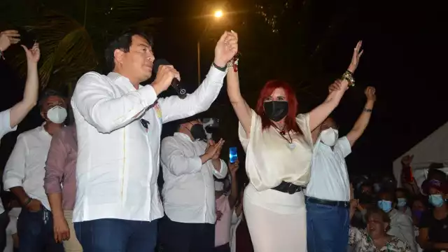Layda Sansores y Mario DElgado festejan prematuramente su victoria en e reconteo de votos