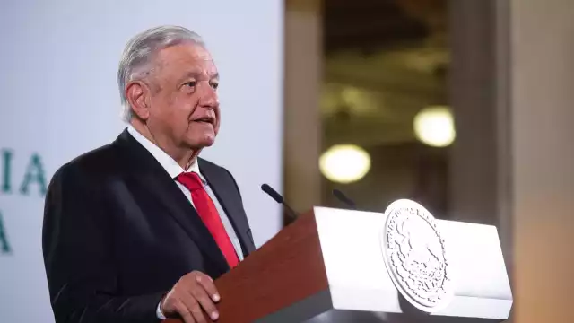 AMLO condena violencia en marcha feminista
