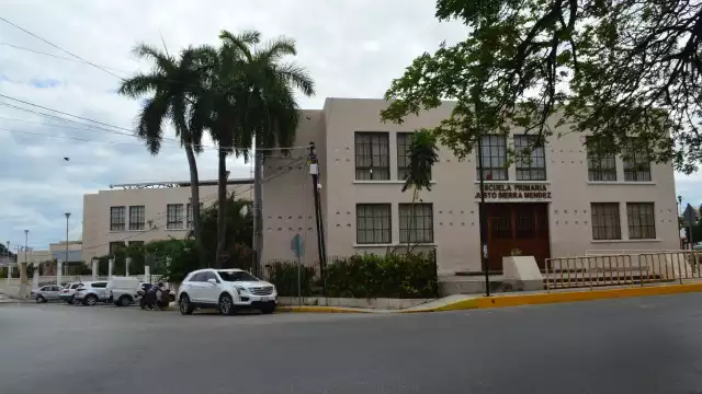 "La propuesta es que terminando a de vacunar a adultos mayores ya pensemos en el regreso a clases presenciales", aseguró