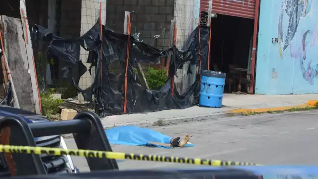 En tan solo un parpadeo, el sujeto se aventó al vacío cayendo boca arriba