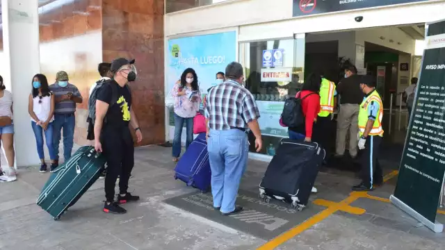 Pasajeros que querían viajar a la Ciudad de México tuvieron que comprar un boleto con otra aerolínea