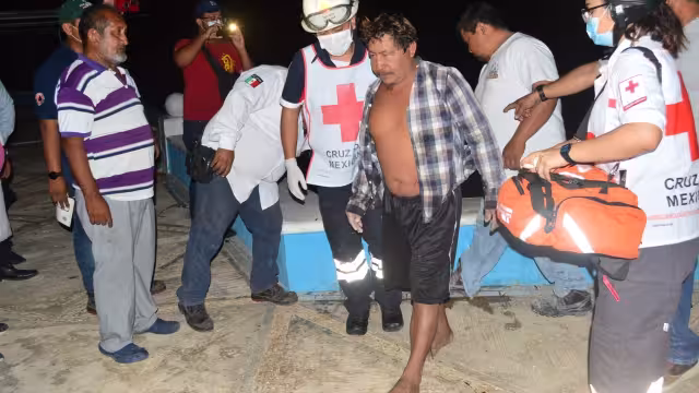 Los pescadores fueron atendidos por paramédicos