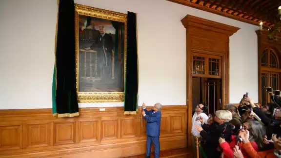 AMLO eligió a un pintor yucateco para su retrato presidencial
