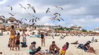 Las playas de Cancún comenzaron a abarrotarse antes de las resctricciones
