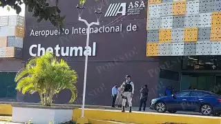 Elementos de la Guardia Nacional resguardaron la terminal aérea colocando patrullas por toda la avenida de acceso