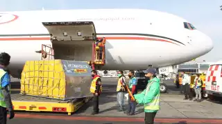 Arribo del embarque de vacunas al AICM