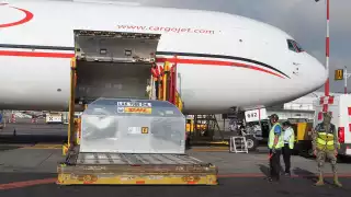 Un nuevo lote con 408 mil 330 dosis de la vacuna contra el covid-19 de Pfizer/BioNTech llegó hoy al AICM