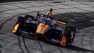 Pato O'Ward se queda con el triunfo de las 300 vueltas de Iowa