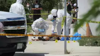 Según los investigadores, en las grabaciones de cámaras de la zona, la víctima era esperada por un auto, del cual descendió el homicida y detonó el arma