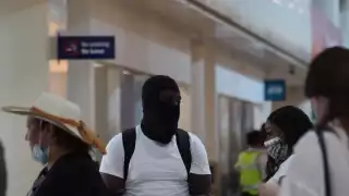 El turista puso 'en jaque' a los guardias de seguridad del aeropuerto