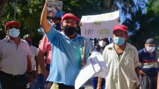 El líder ejidal sostuvo que las autoridades le están prometiendo a los invasores regular los lugares donde están
