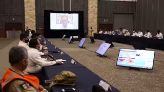 Durante la reunión el mandatario estatal recordó que aún no concluye la temporada de huracanes. Foto: Especial