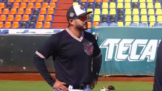 Adán Muñoz manager de los Tigres de Quintana Roo