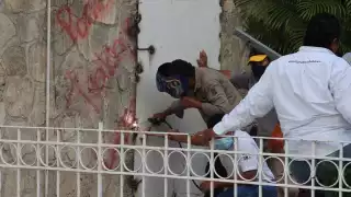 Elementos de Protección Civil se encuentran en espera de que la concentración por colectivas feministas comience