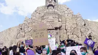La marcha en Mérida comenzó con miles de muejres