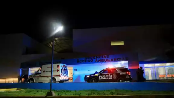 Paramédicos atendieron a los policías heridos