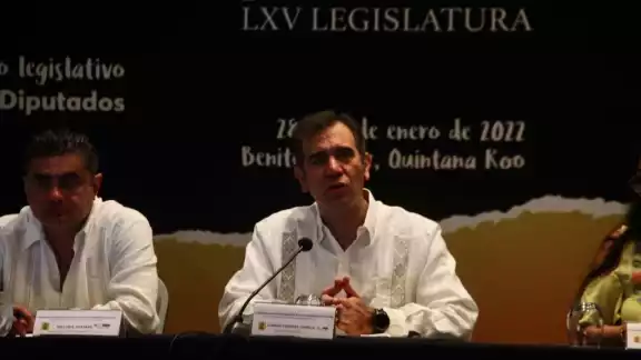 Lorenzo Córdova aclaró que no es un tema político el que lo movió para reunirse con los perredistas en Cancún Lorenzo Córdova aclaró que no es un tema político el que lo movió para reunirse con los perredistas en Cancún