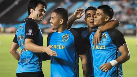El Cancún FC regaló una importante victoria a sus seguidores
El Cancún FC regaló una importante victoria a sus seguidores