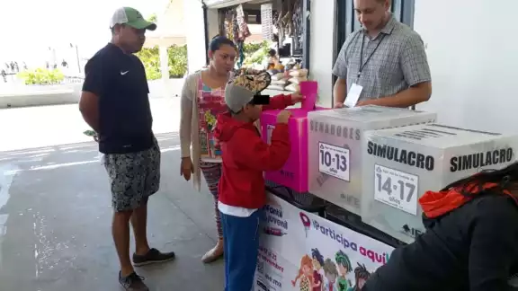 De igual forma, se informó sobre el problema del abandono de sus clases y la migración De igual forma, se informó sobre el problema del abandono de sus clases y la migración