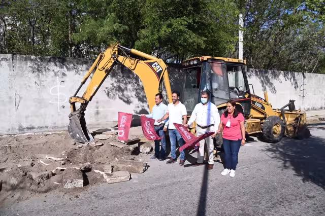 Los reclamos que hace la ciudadanía a Obras Públicas se debe a la contratación de empresas foráneas para trabajar en la pavimentación de la Isla
