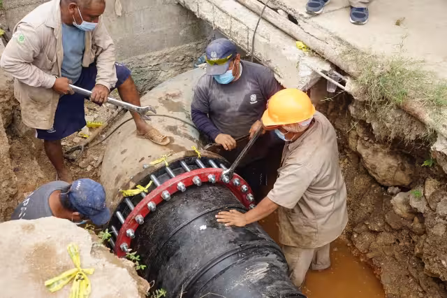Los trabajos de mantenimiento en un cárcamo ocasionó la falta de agua