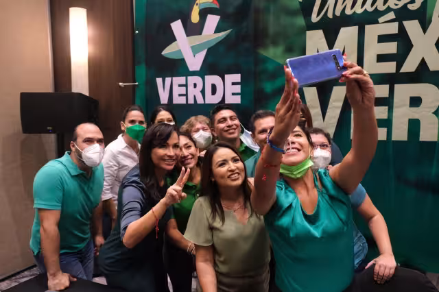 Blanca Tziú Muñoz no ha desempeñado cargos públicos, sin embargo tras la muerte de su esposo se declaró lista y dispuesta a encabezar su proyecto