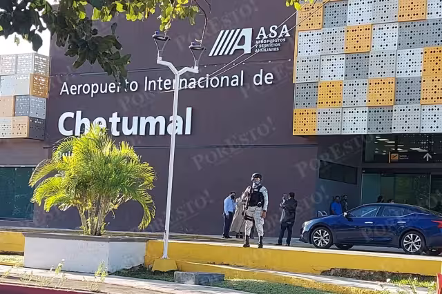 Elementos de la Guardia Nacional resguardaron la terminal aérea colocando patrullas por toda la avenida de acceso