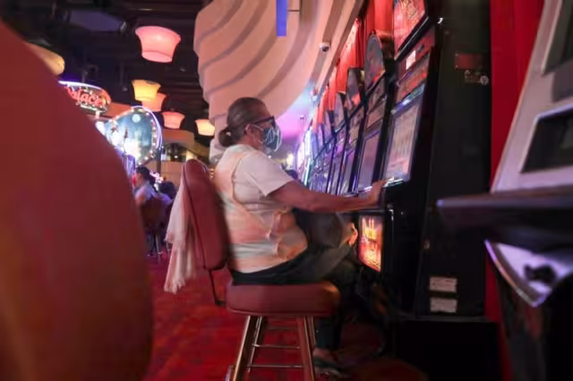 Francisco Lara, médico, señala que no hay un estudio que permita saber cuantas personas son adictas al juego