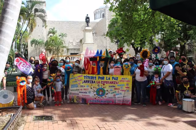 Las compañías se reunieron en el parque Hidalgo del Centro Histórico de Mérida