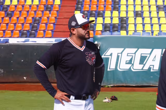 Adán Muñoz manager de los Tigres de Quintana Roo