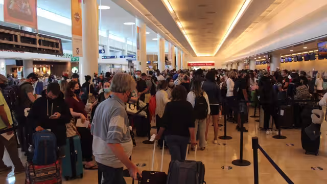 El aeropuerto de Cancún lució con una gran afluencia de turistas