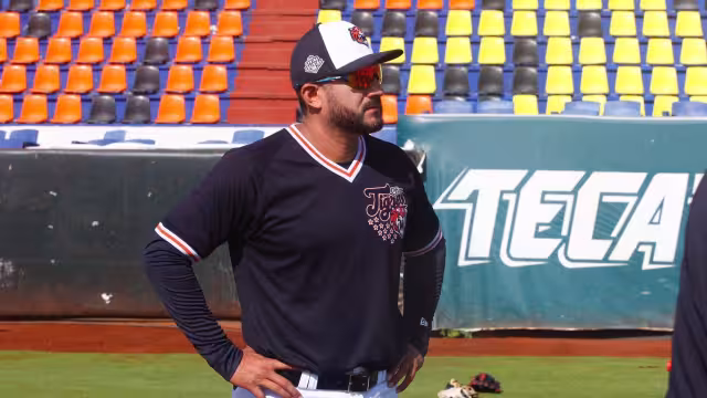 Adán Muñoz manager de los Tigres de Quintana Roo