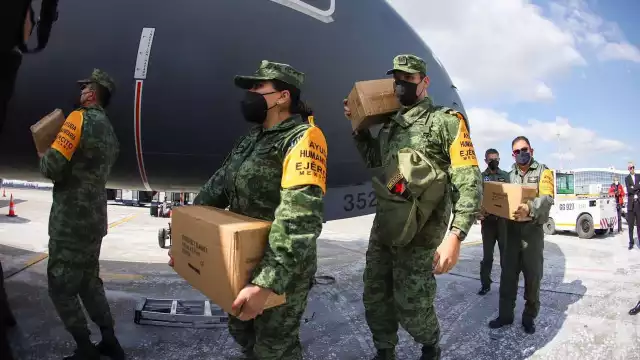 Marcelo Ebrard informó que el vuelo también transportó medicinas, colchonetas, colchas y otros víveres, para los campamentos de refugiados.